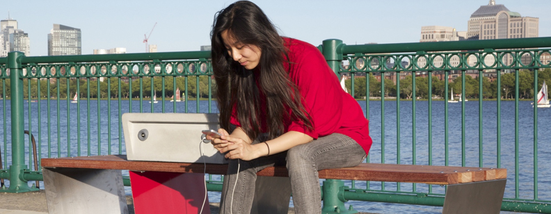 What if the Benches in Every Park Can Provide Charging like Soofa?